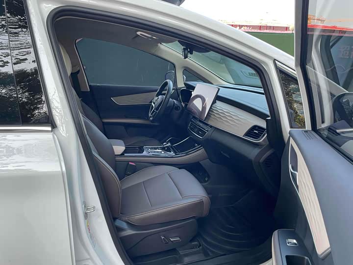 Фото 19 - BYD Song Max Hybrid