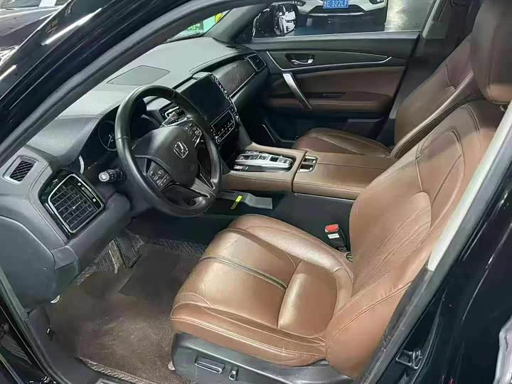 Фото 4 - Honda UR-V