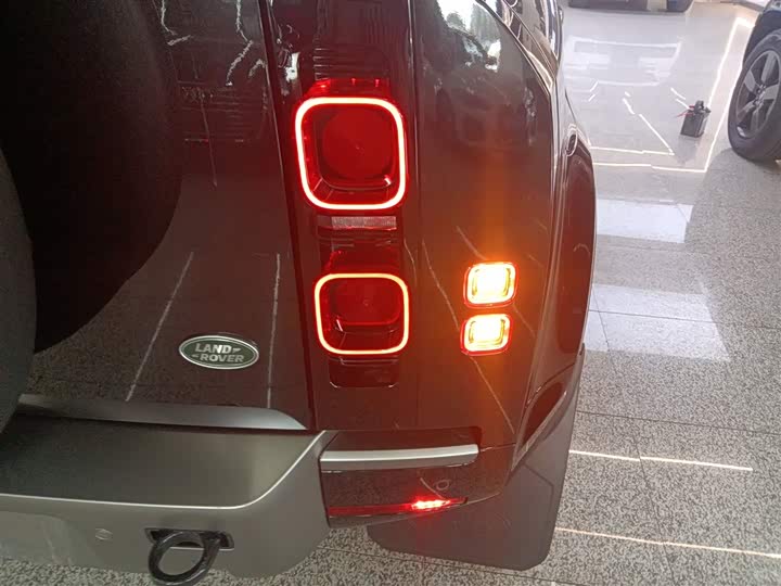 Фото 8 - Land Rover Defender