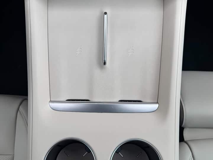 Фото 14 - Xiaomi YU7