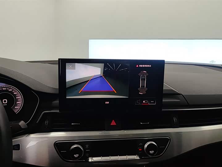 Фото 13 - Audi A4L