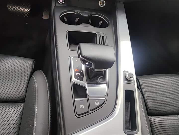 Фото 16 - Audi A4L