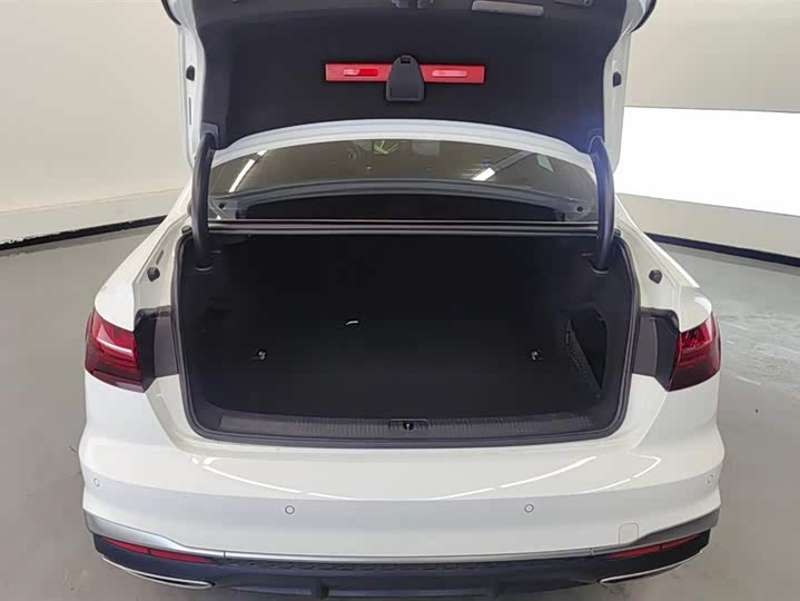 Фото 4 - Audi A4L