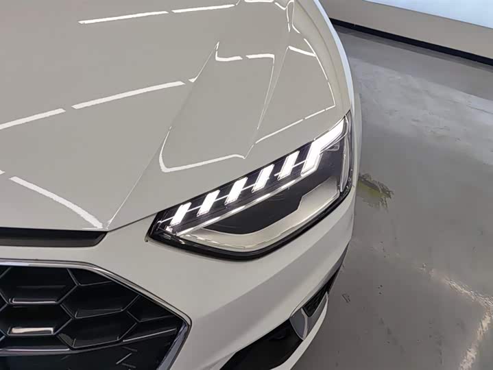 Фото 5 - Audi A4L