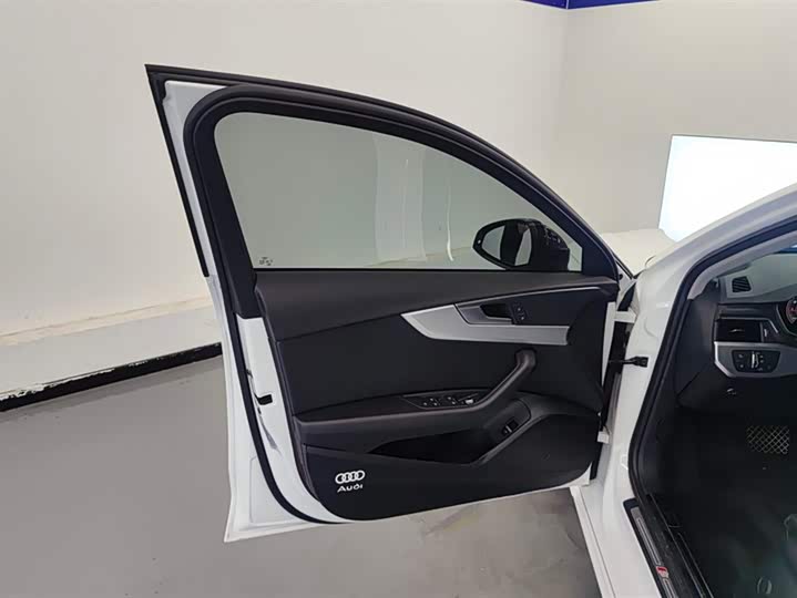 Фото 7 - Audi A4L