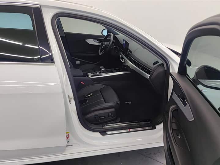 Фото 8 - Audi A4L