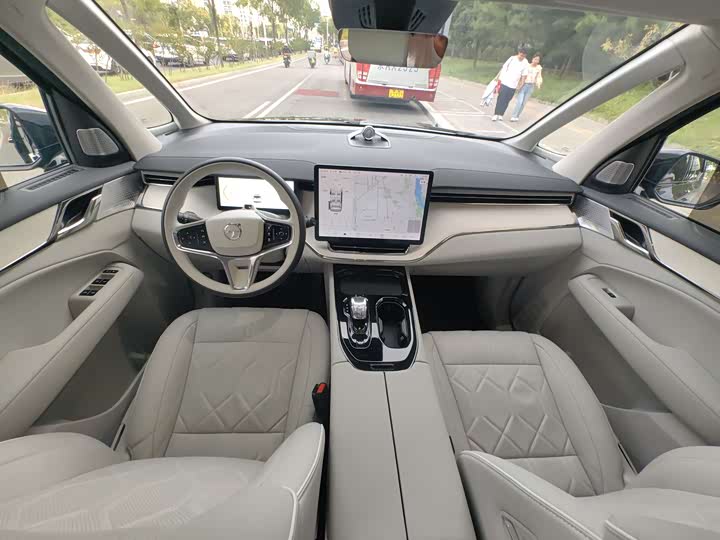 Фото 17 - Volvo EM90