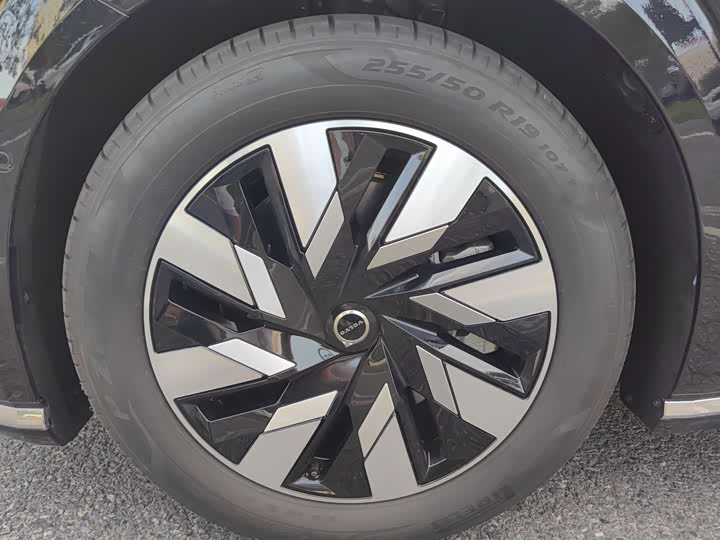 Фото 20 - Volvo EM90