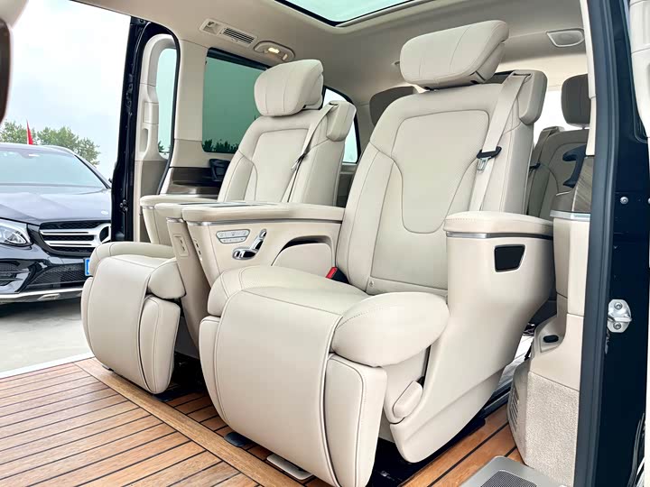 Фото 11 - Mercedes-Benz V-Class