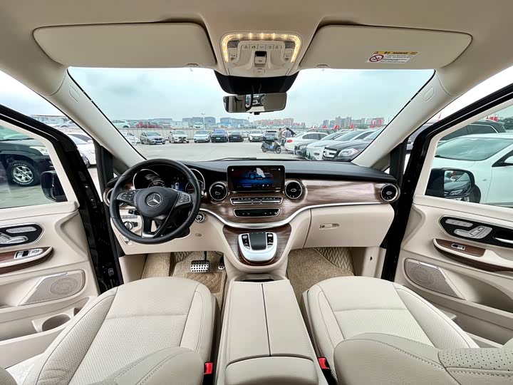 Фото 13 - Mercedes-Benz V-Class