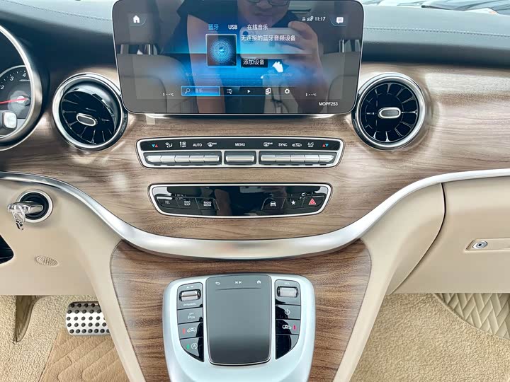 Фото 14 - Mercedes-Benz V-Class