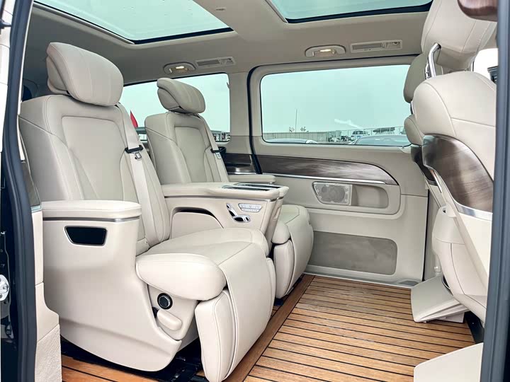 Фото 15 - Mercedes-Benz V-Class