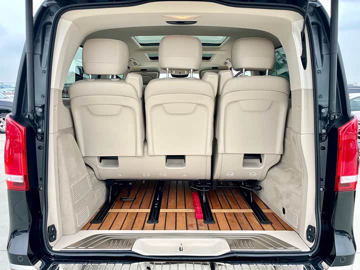 Фото 19 - Mercedes-Benz V-Class