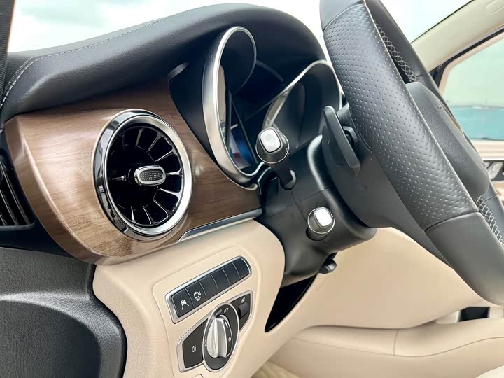 Фото 7 - Mercedes-Benz V-Class