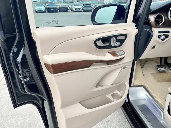 Фото 8 - Mercedes-Benz V-Class