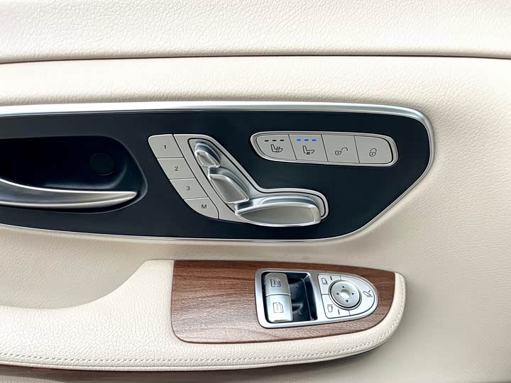 Фото 9 - Mercedes-Benz V-Class