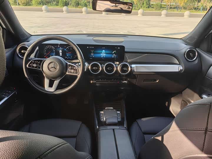 Фото 8 - Mercedes-Benz GLB-Class