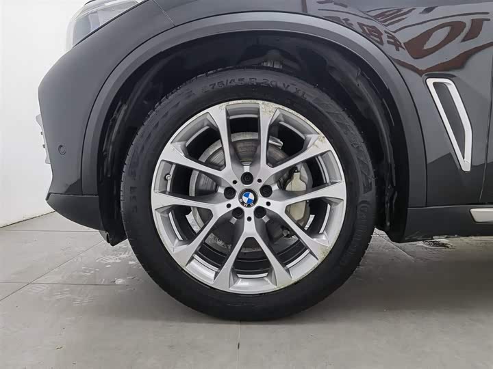 Фото 17 - BMW X5