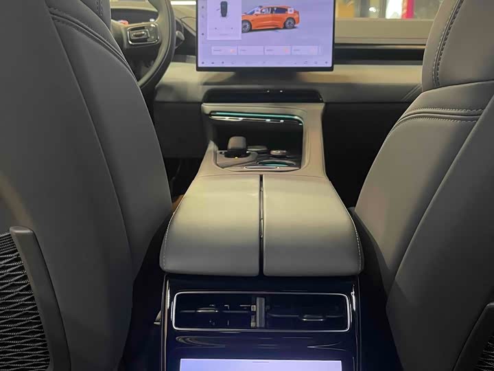 Фото 10 - Zeekr 001