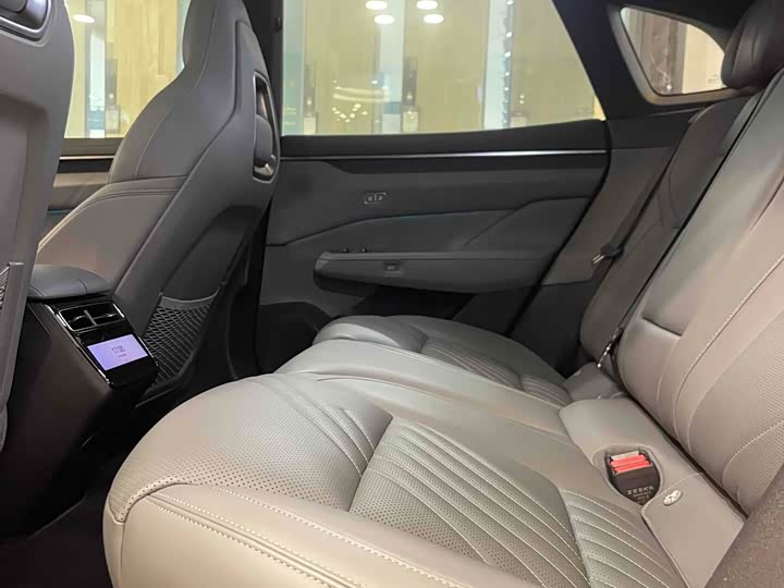 Фото 9 - Zeekr 001