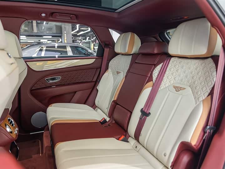 Фото 11 - Bentley Bentayga Hybrid