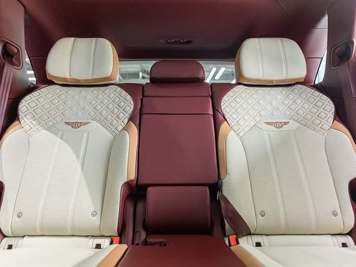 Фото 14 - Bentley Bentayga Hybrid