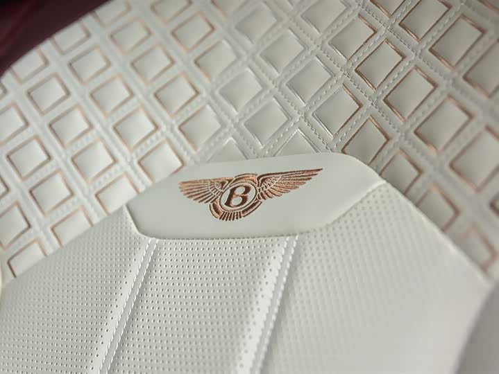 Фото 19 - Bentley Bentayga Hybrid