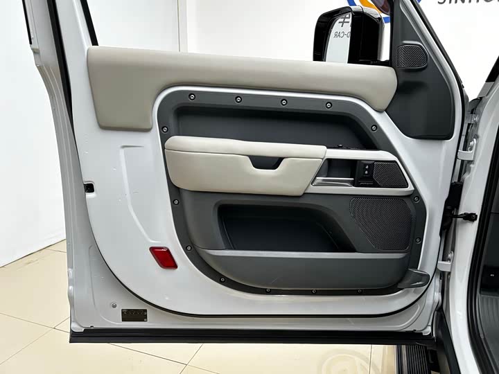 Фото 4 - Land Rover Defender