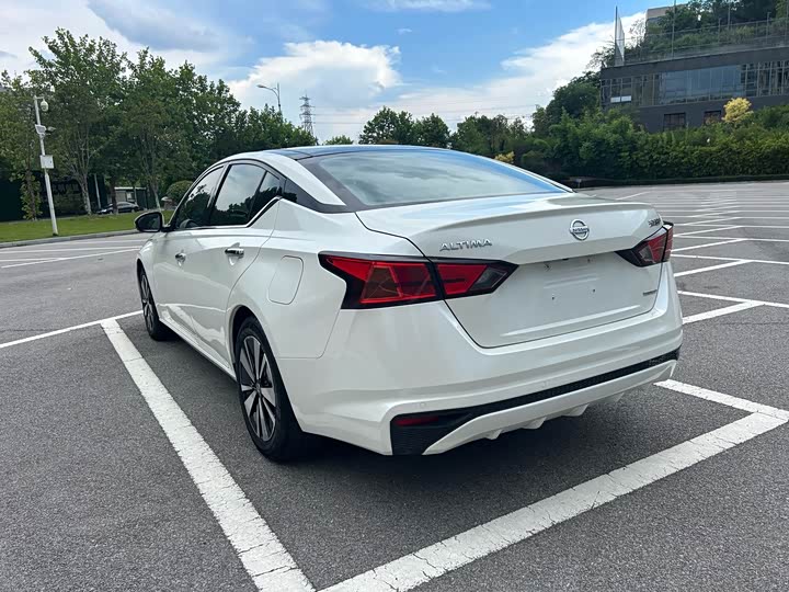 Фото 9 - Nissan Teana