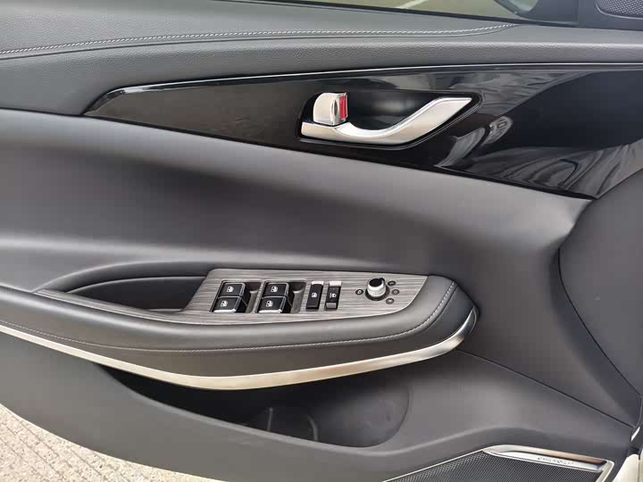 Фото 11 - Changan Raeton CC