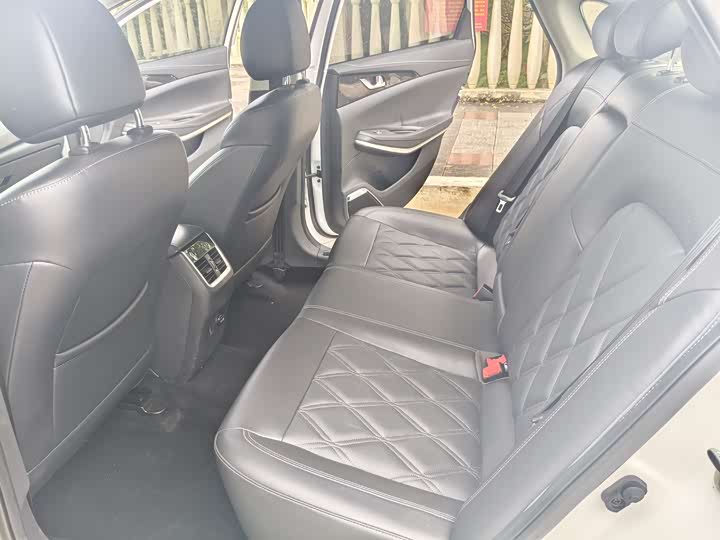 Фото 13 - Changan Raeton CC