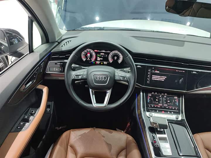 Фото 11 - Audi Q7
