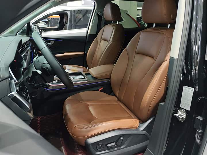 Фото 15 - Audi Q7