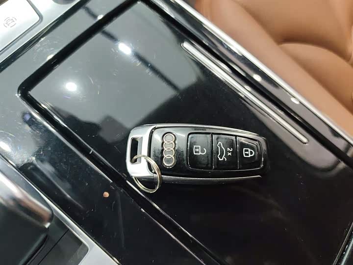 Фото 9 - Audi Q7