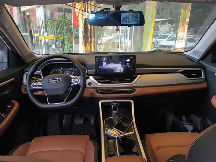 Фото 10 - Geely Vision X6