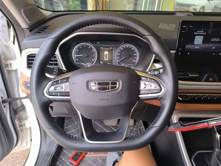 Фото 11 - Geely Vision X6