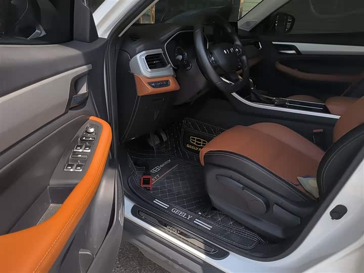 Фото 16 - Geely Vision X6