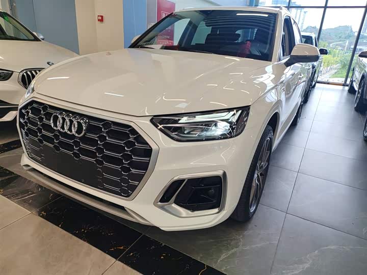 Фото 1 - Audi Q5L