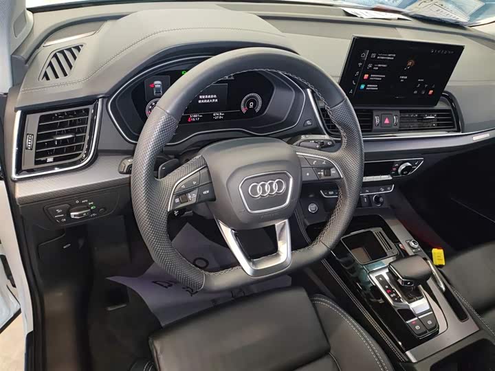 Фото 11 - Audi Q5L