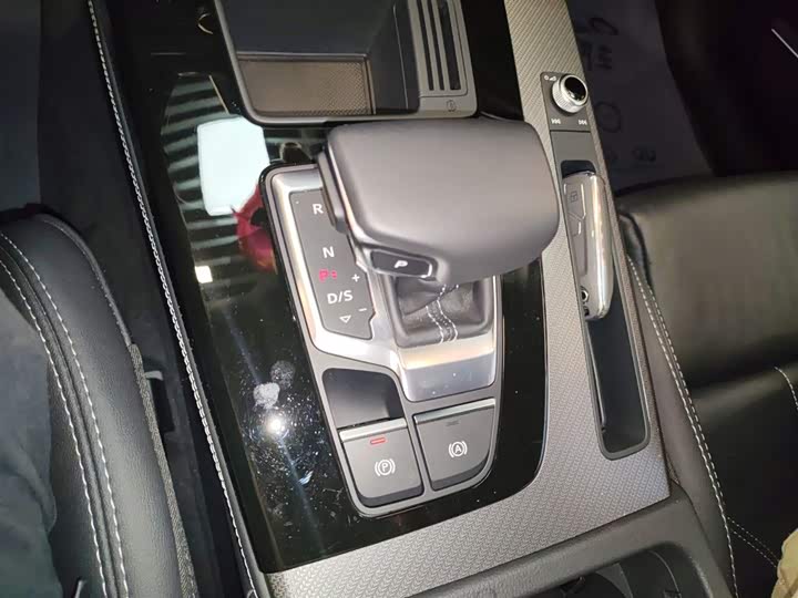 Фото 14 - Audi Q5L