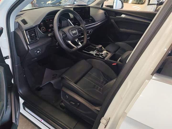 Фото 15 - Audi Q5L