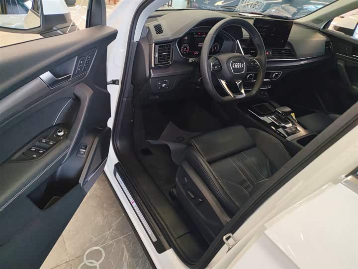 Фото 16 - Audi Q5L