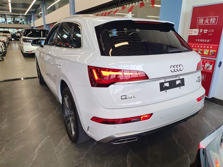 Фото 5 - Audi Q5L