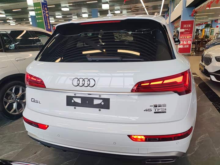 Фото 6 - Audi Q5L