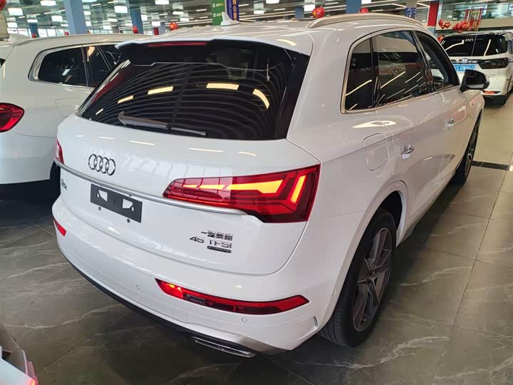 Фото 7 - Audi Q5L