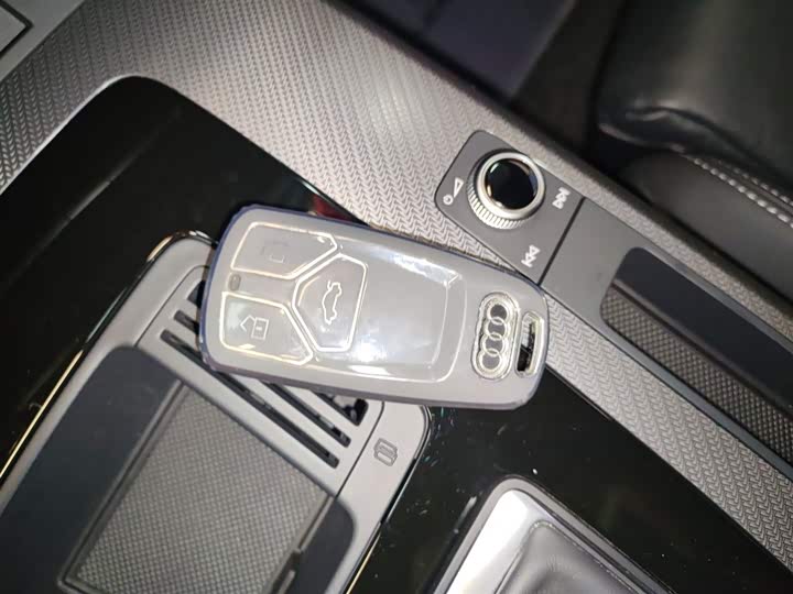 Фото 9 - Audi Q5L