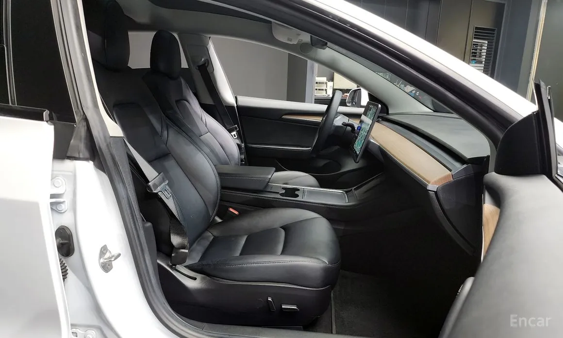 Фото 11 - Tesla Model 3