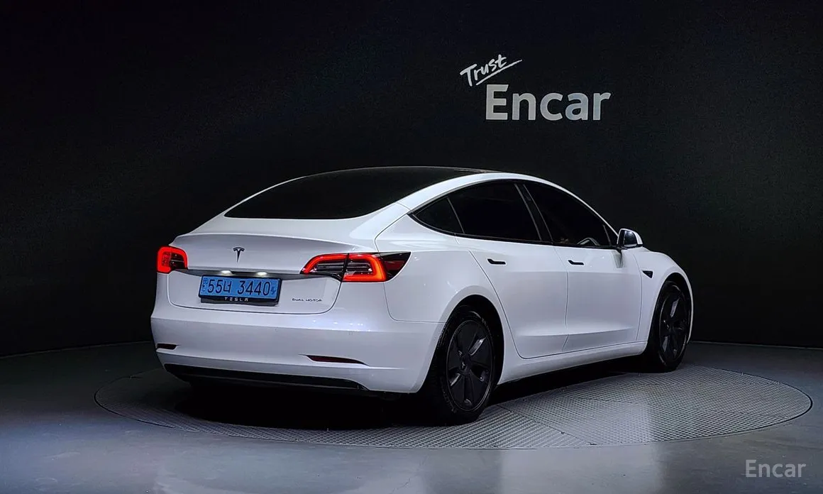 Фото 2 - Tesla Model 3