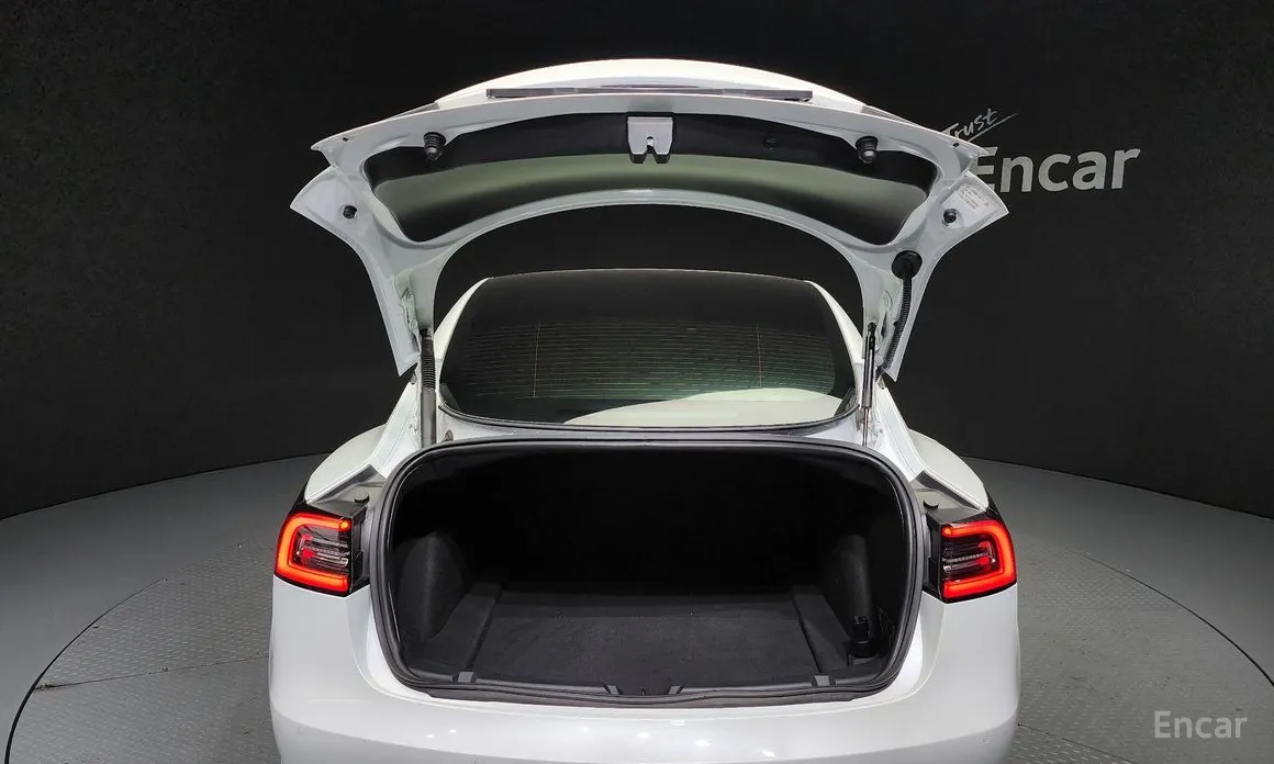 Фото 20 - Tesla Model 3