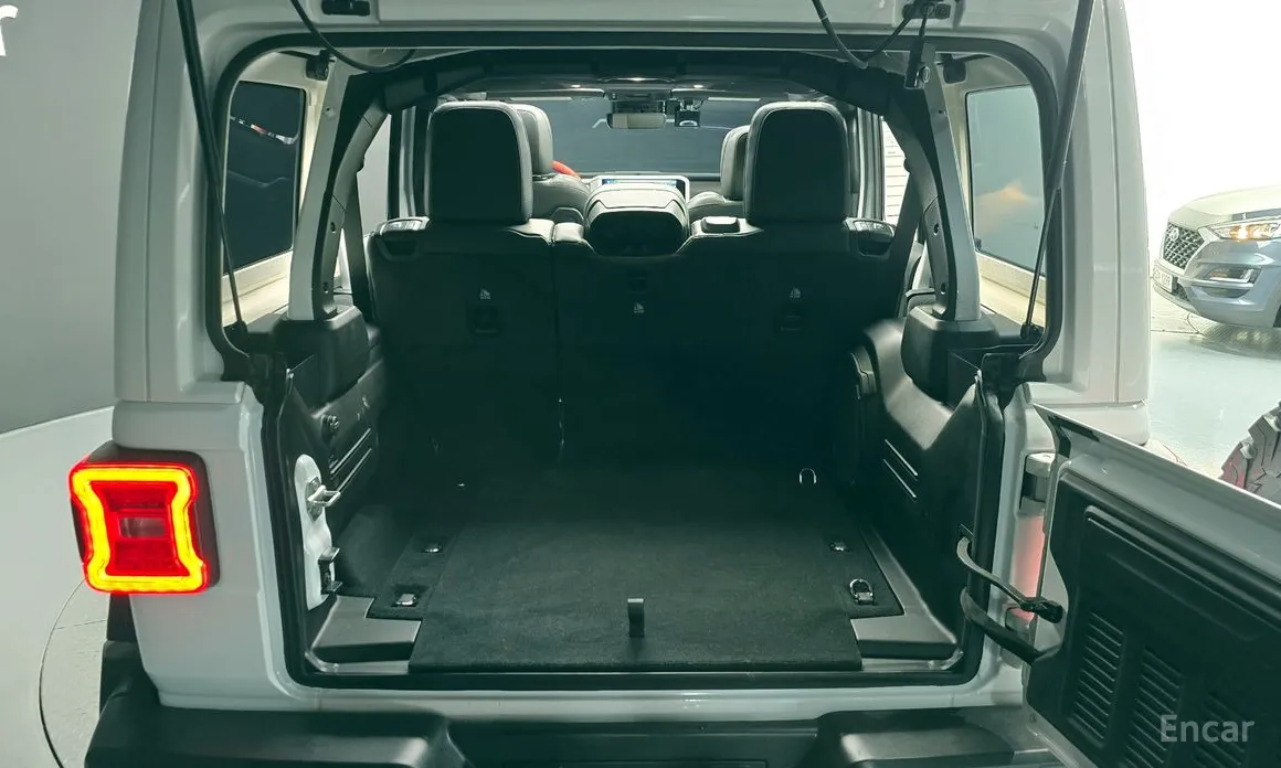 Фото 20 - Jeep Wrangler